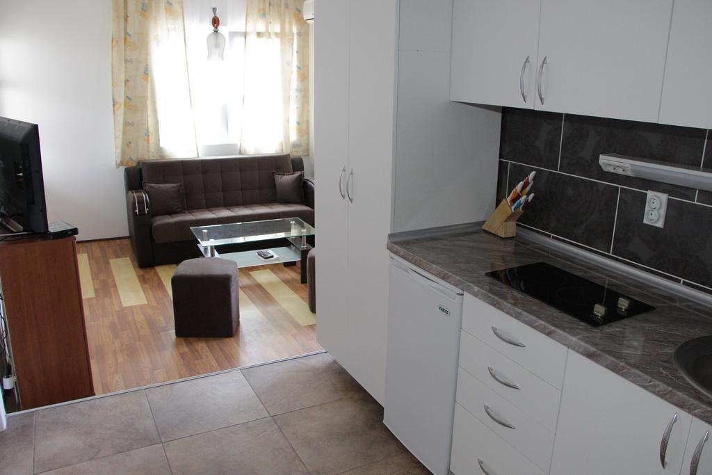 Sunpoint Apartment